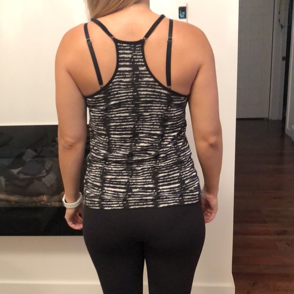 Black and white tank top - Picture 2 of 2